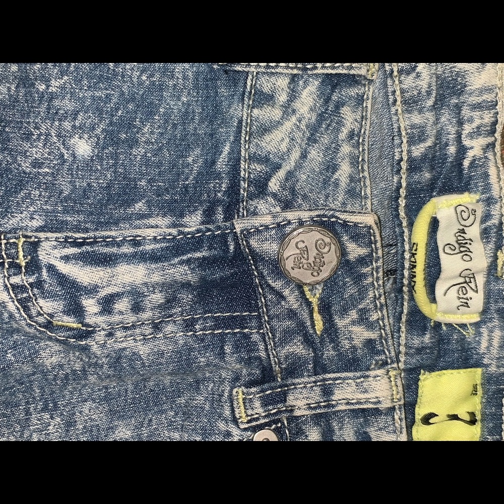 🧩BLEACHED BLUE JEANS